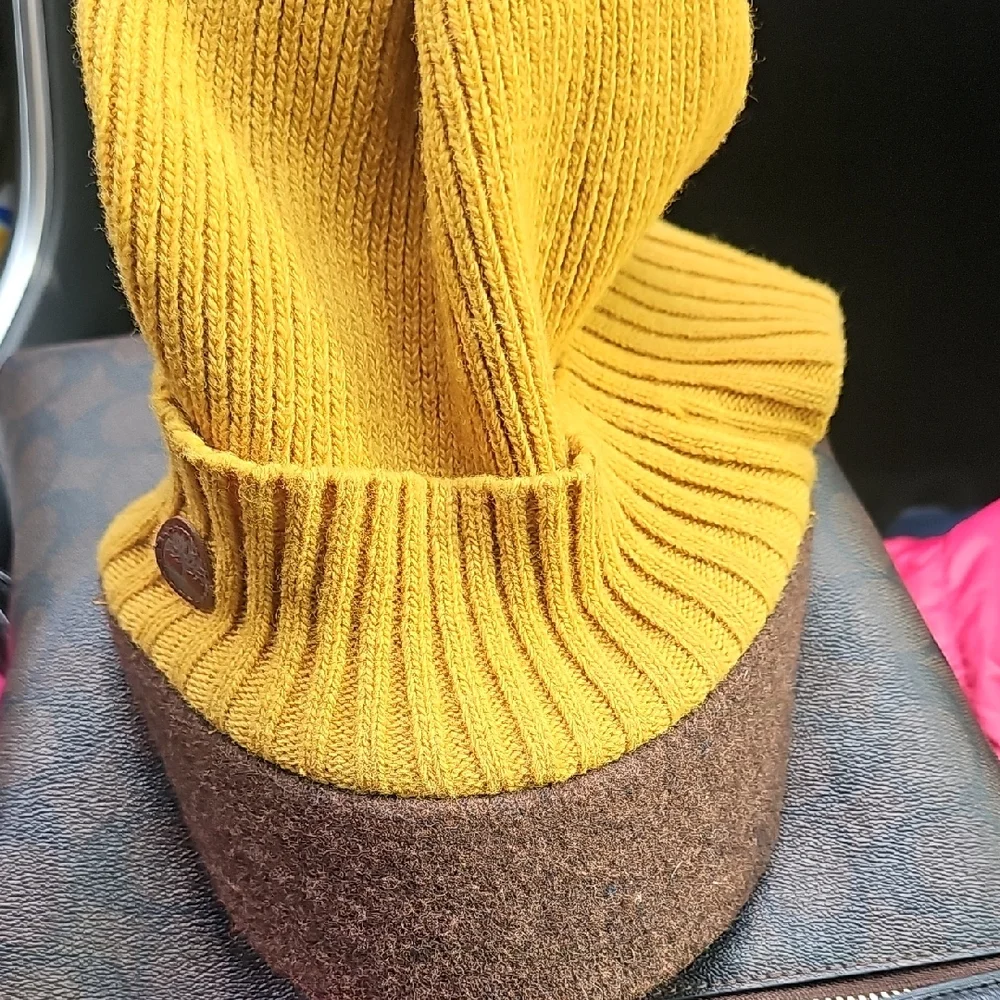 Timberland Vintage Lambswool Mustard Yellow Knit Billed Beanie Unisex